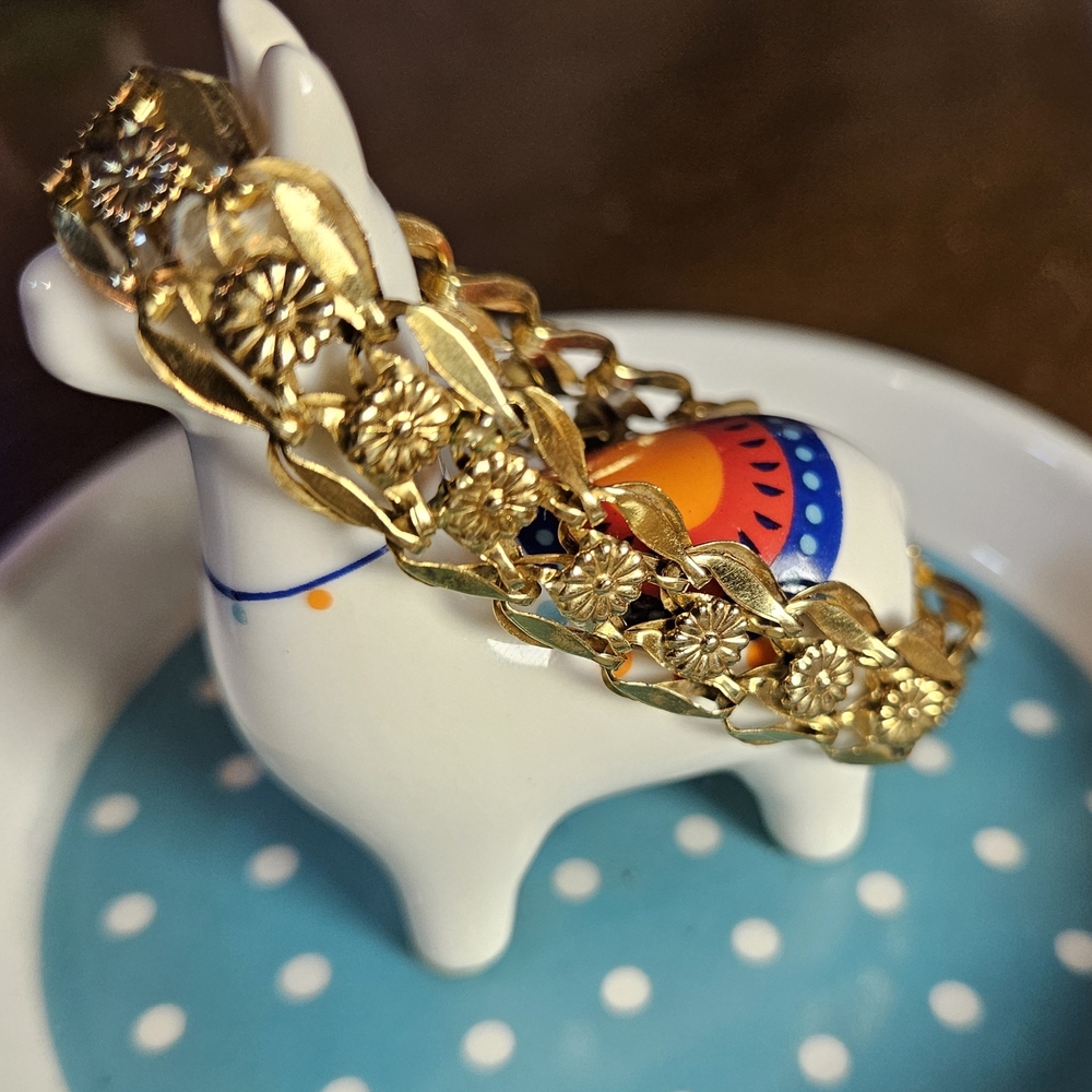 18k Gold Floral Link Bracelet 6.5"